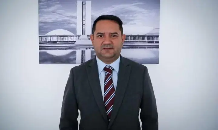 Ex-prefeito foragido, Bebeto do Choró é expulso do PSB no Ceará