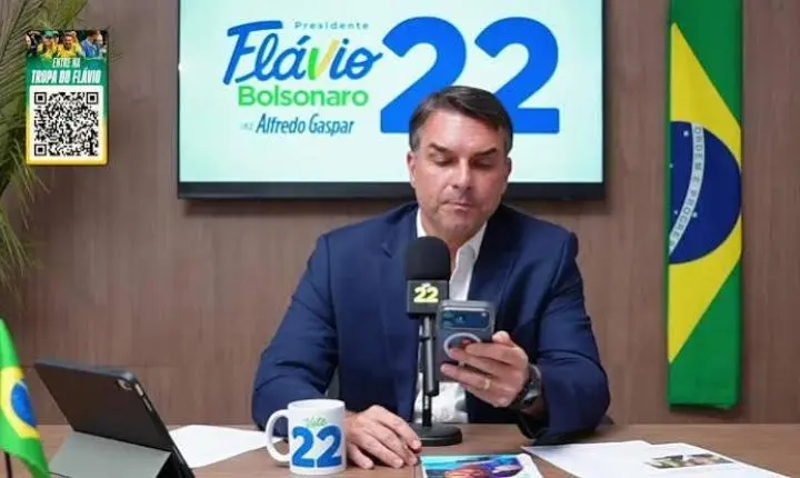 Flávio aciona TSE e pede restrições contra 48 perfis, incluindo deputados e Mídia Ninja