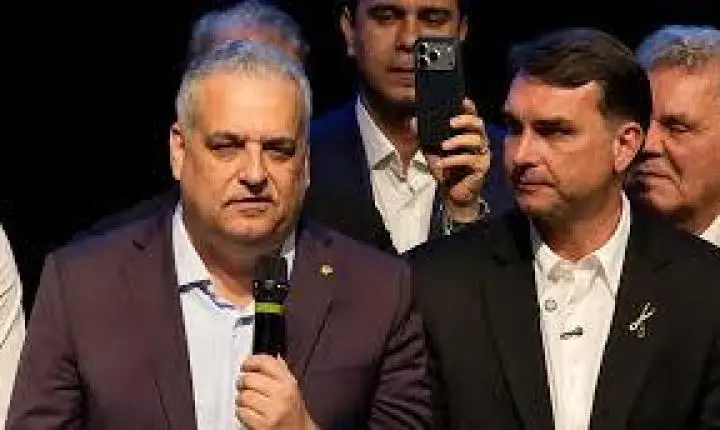 Flávio Bolsonaro anuncia deputado Alfredo Gaspar como vice na chapa dele à Presidência