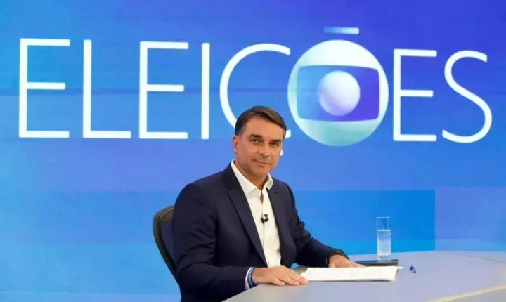 “Grande farsa para tirar Bolsonaro da vida pública”, diz Flávio
