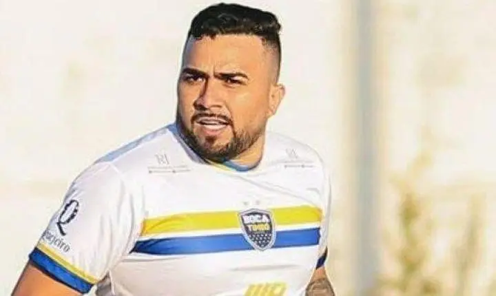 Jogador de futebol amador morre após ser baleado dentro do próprio carro