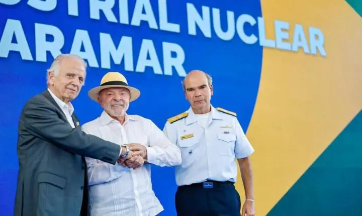 Lula defende submarino nuclear e diz que Brasil não pode ficar 'de cabeça baixa a vida inteira'
