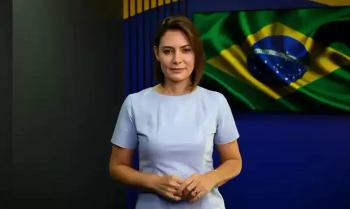 Michelle Bolsonaro é candidata ao Senado, confirma Bia Kicis