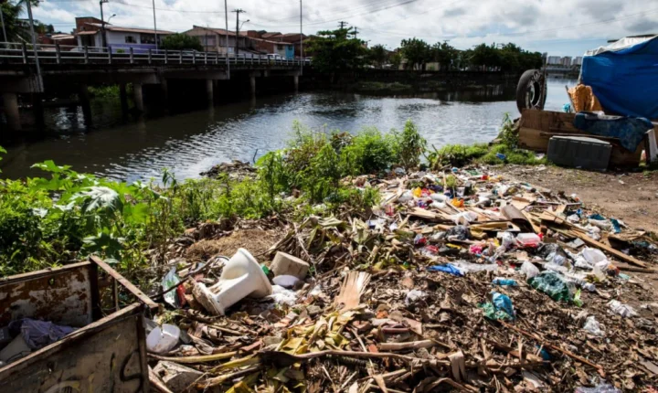 O UNICEF apontou que quase 80% (cerca de 146 municípios) das cidades cearenses apresentam alto índice de descarte irregular de lixo