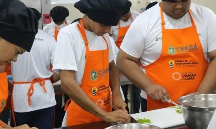 Plantão de emprego da gastronomia tem 419 vagas em Fortaleza