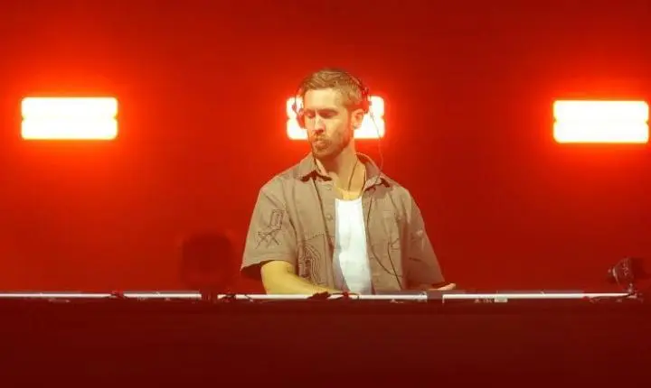 Pop Eletrônico: Calvin Harris incendeia a Cidade do Rock em plena chuva e faz história no Rock in Rio
