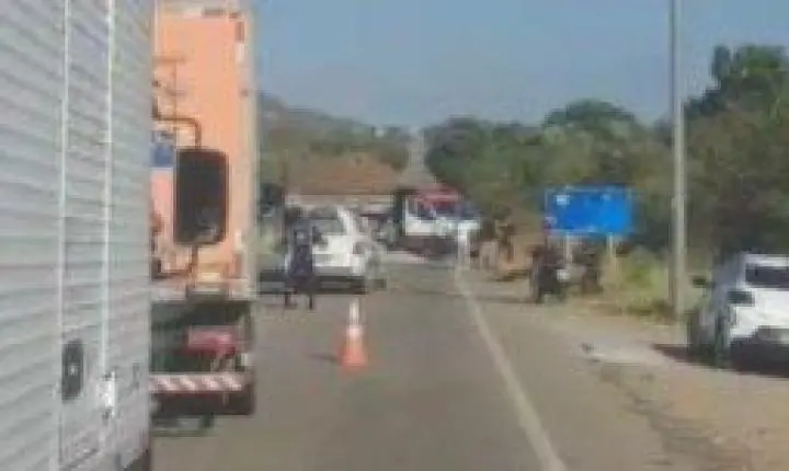 Professora morre após colidir com cachorro que atravessou a pista na zona rural de Itapipoca