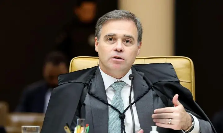 Reviravolta Jurídica: André Mendonça libera campanhas de Capitão Wagner e Roberto Cláudio no Ceará
