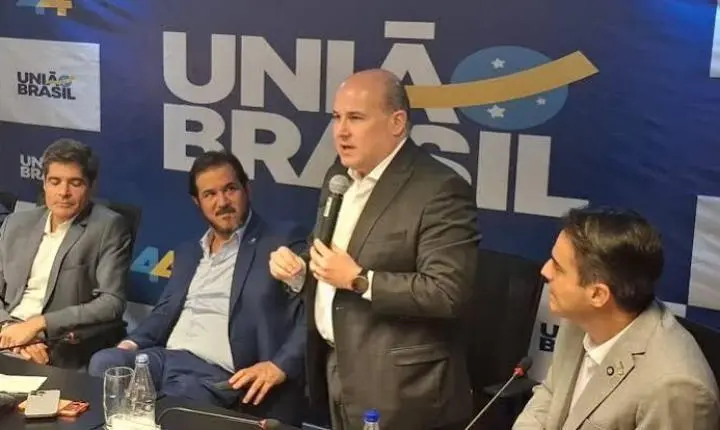Roberto Cláudio afirma que protocolou notícia-crime contra Elmano 