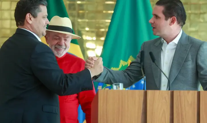 Lula faz história, mas terá país dividido e oposição no Congresso