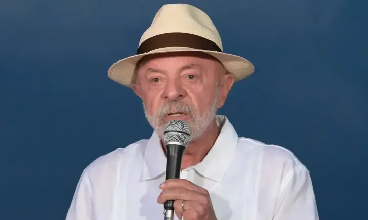 Lula comenta fuga de Flávio Bolsonaro do Brasil: 