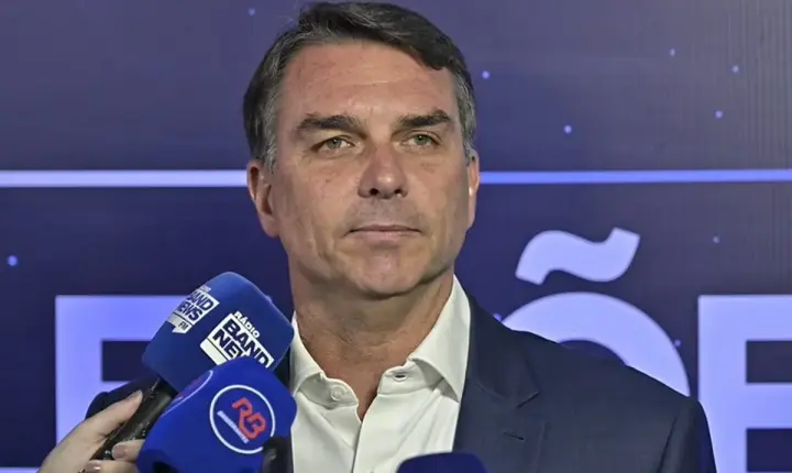 Flávio planeja dar coletiva de imprensa nos EUA para explicar fuga