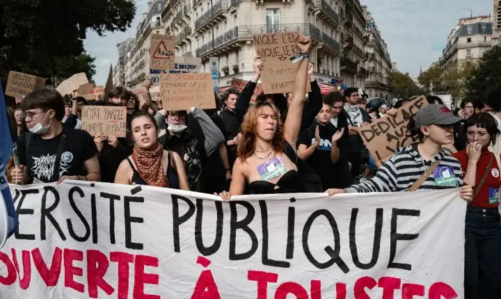 França suspende uso de bombas de efeito moral por policiais em protestos