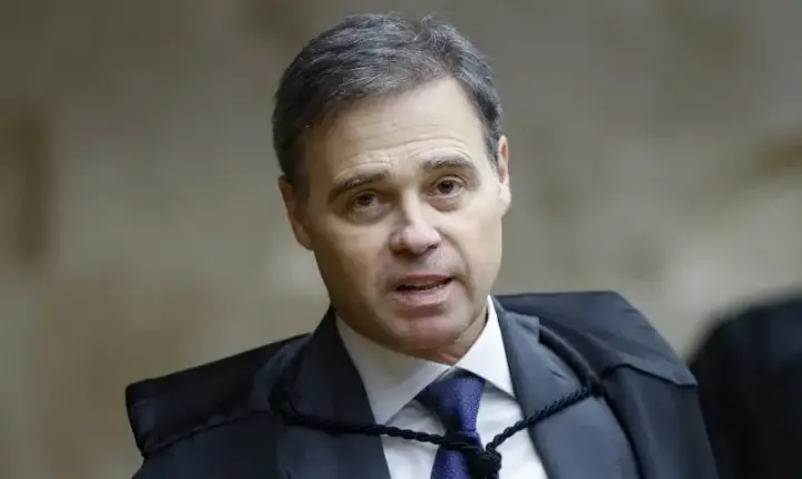 TSE discute proibir canais de WhatsApp 48h antes do 2º turno