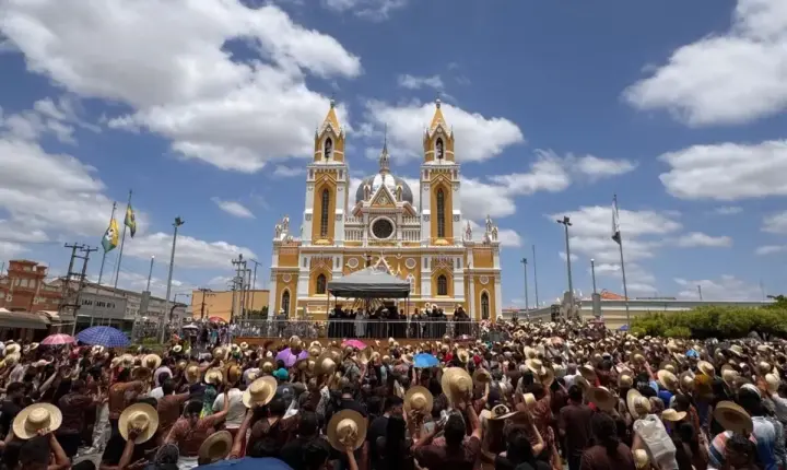Festa de São Francisco atrai 1 milhão de fiéis a Canindé