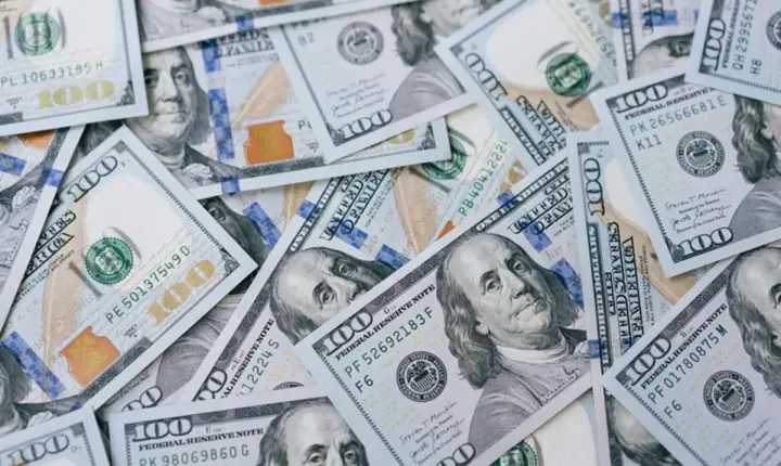 Dólar dispara na abertura do dia e chega a R$ 5,42 após reeleição de Lula