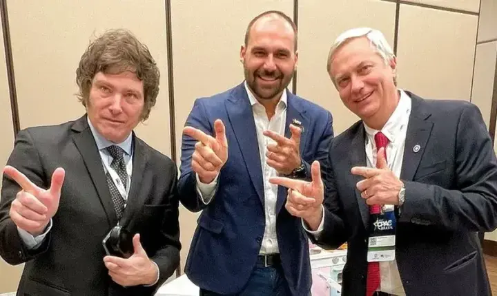 Eduardo Bolsonaro e Milei são convidados para mesmo evento nos EUA nesta quarta (14)