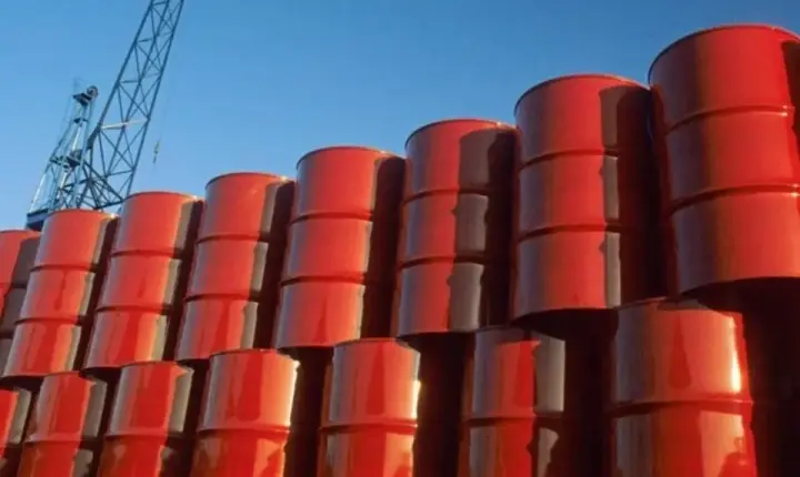 Petróleo passa de US$ 106 por barril após conflitos entre Rússia e Ucrânia