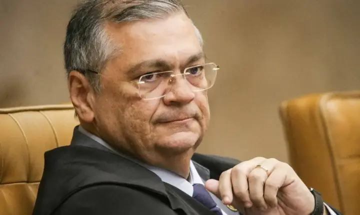 STF proíbe jornalistas de entrarem em julgamento de Moraes; Dino se opõe