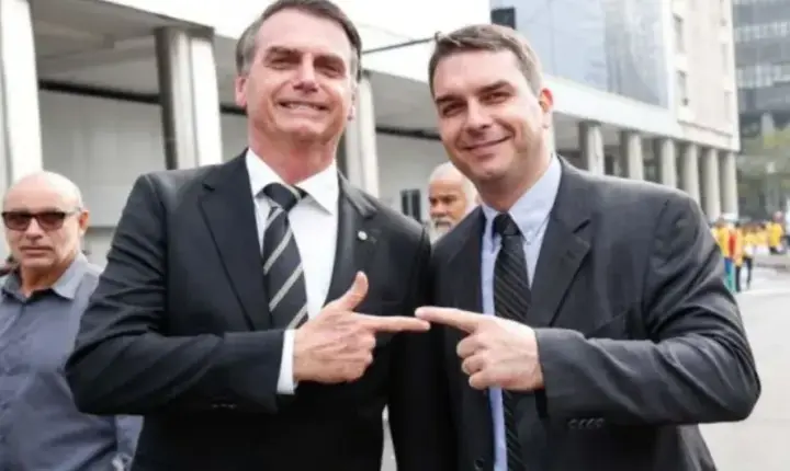 Flávio diz que vai visitar Bolsonaro nesta terça (13), após autorização de Moraes