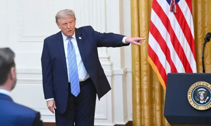 Trump volta a falar em “fraudes” nas eleições brasileiras