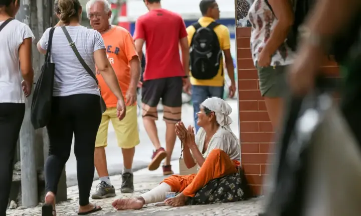Radiografia da Vulnerabilidade: Fortaleza registra mais de 1.300 pessoas idosas em situação de rua