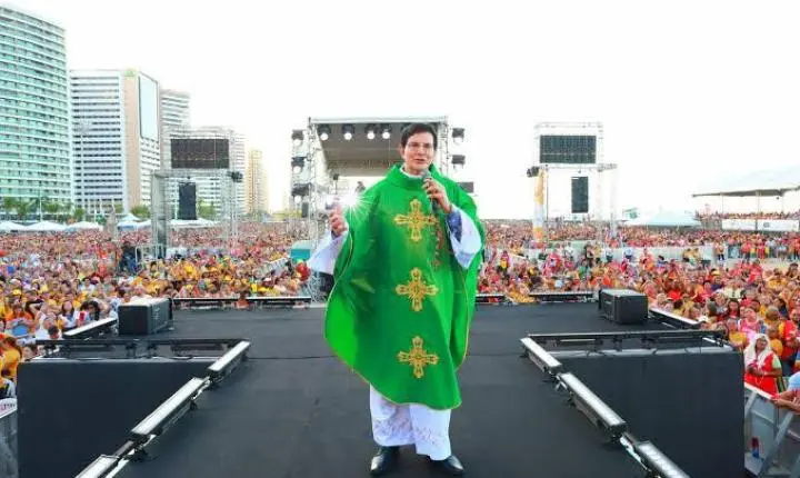 XIX Evangelizar é Preciso Fortaleza: Padre Reginaldo Manzotti comanda o maior evento católico do Brasil na capital cearense